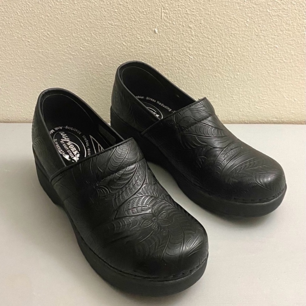 Black genuine leather Embossed Clogs for work and every day. Size 7 M .